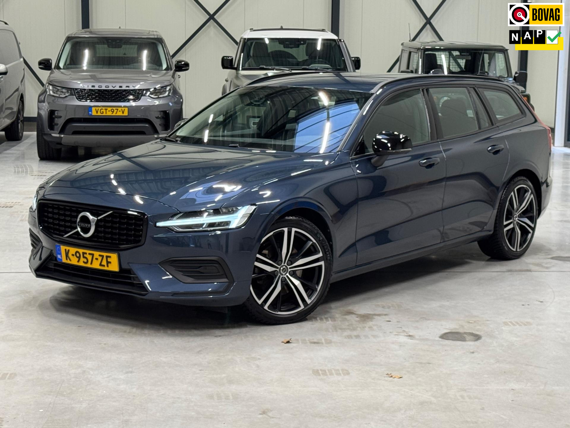 Volvo V60 2.0 B3 Momentum Advantage | Leder | 19" All season Michelin | Dealeronderhouden | Org NL auto | 1e eigenaar 50429874-0.jpg | Auto Berens B.V.